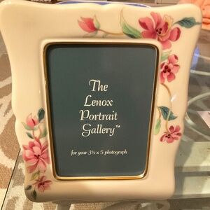 LENOX Vintage Ivory Floral Picture Frame